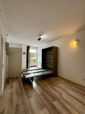 Apartament modern cu bucătărie și dressing